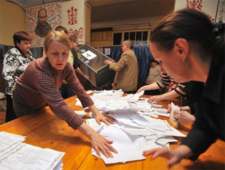 El este de Ucrania vota por su ’independencia’